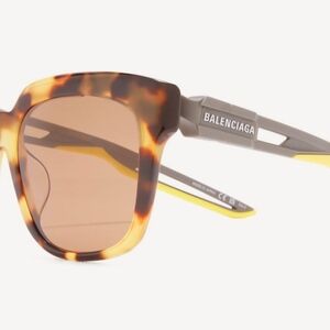 Balenciaga Tortoise Shell Sunglasses – Statement Luxury Style🔥 Retail: $490 |